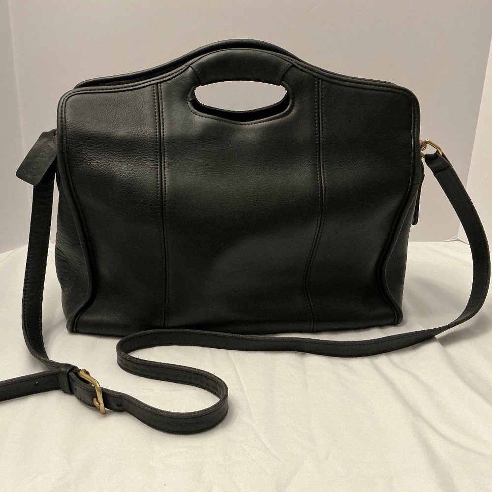 Vintage Coach Zip Top Shopper!